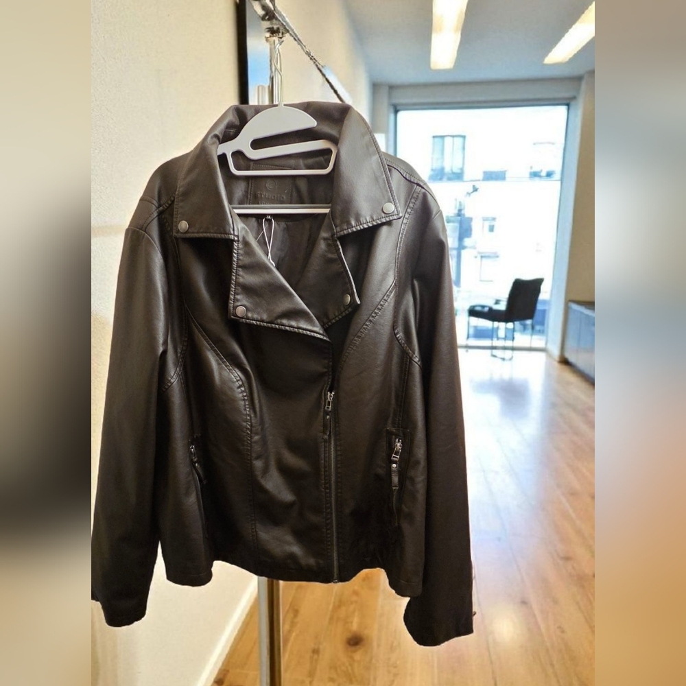 Stylish Brown Leather Jacket max London NWT 3x